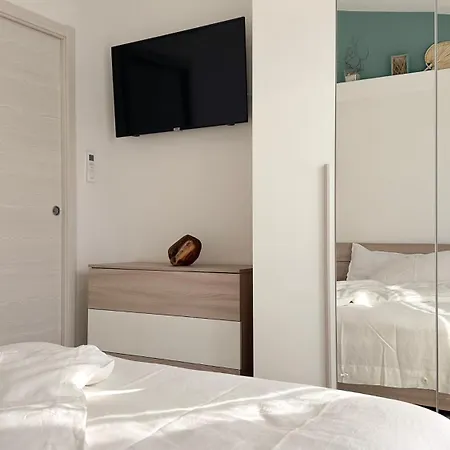 Aquavista - Panoramic Lakefront Penthouses With Pool * Castelletto sopra Ticino