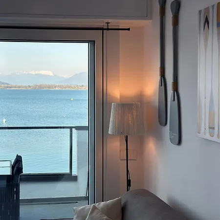Aquavista - Panoramic Lakefront Penthouses With Pool Daire *