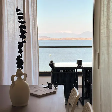 Aquavista - Panoramic Lakefront Penthouses With Pool *