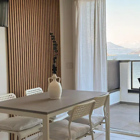 Aquavista - Panoramic Lakefront Penthouses With Pool カステッレット・ソプラ・ティチーノ