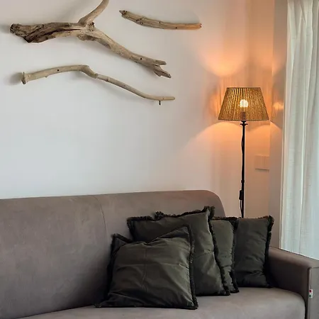 Aquavista - Panoramic Lakefront Penthouses With Pool