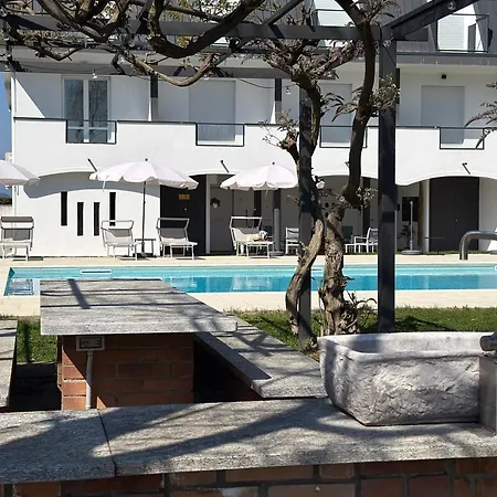 アパート Aquavista - Panoramic Lakefront Penthouses With Pool