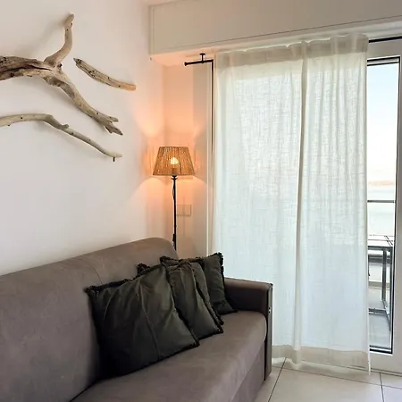 Aquavista - Panoramic Lakefront Penthouses With Pool