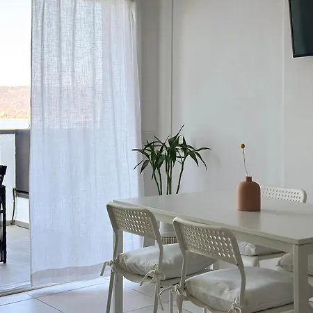 アパート Aquavista - Panoramic Lakefront Penthouses With Pool カステッレット・ソプラ・ティチーノ