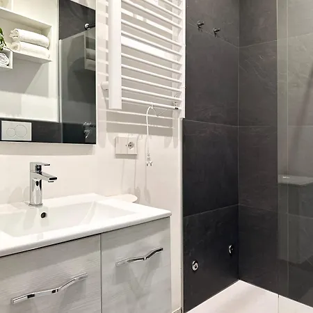 Aquavista - Panoramic Lakefront Penthouses With Pool Apartman