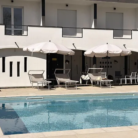 アパート Aquavista - Panoramic Lakefront Penthouses With Pool *