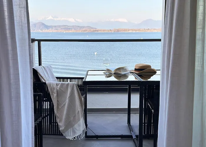 Aquavista - Panoramic Lakefront Penthouses With Pool *