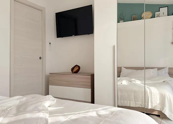 Aquavista - Panoramic Lakefront Penthouses With Pool * カステッレット・ソプラ・ティチーノ