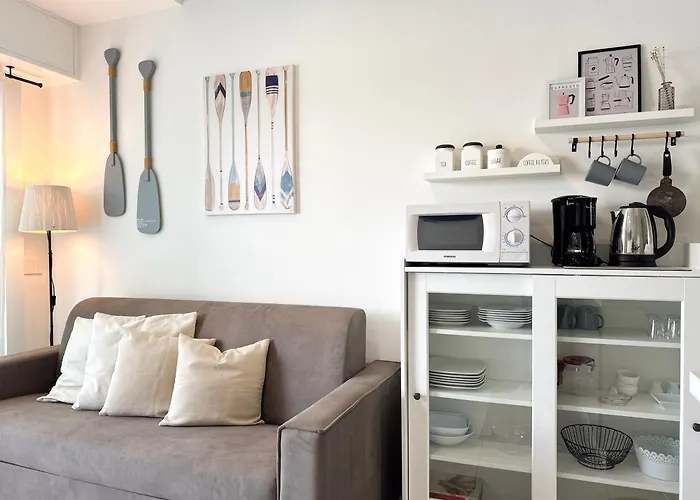 Aquavista - Panoramic Lakefront Penthouses With Pool *