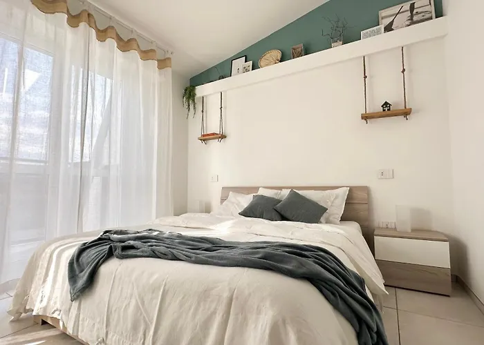 Aquavista - Panoramic Lakefront Penthouses With Pool