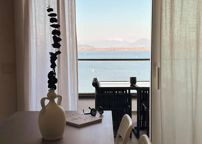 Aquavista - Panoramic Lakefront Penthouses With Pool *