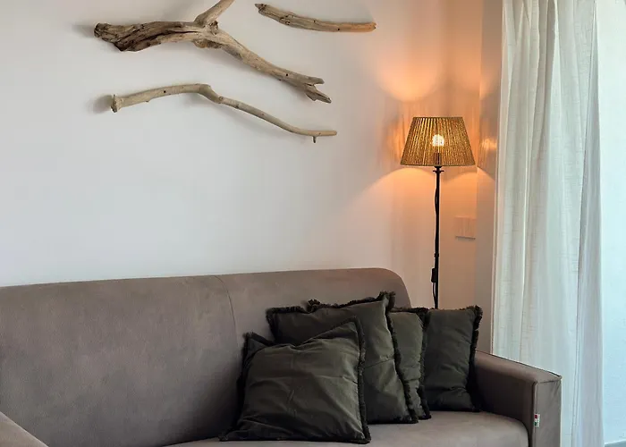 Aquavista - Panoramic Lakefront Penthouses With Pool