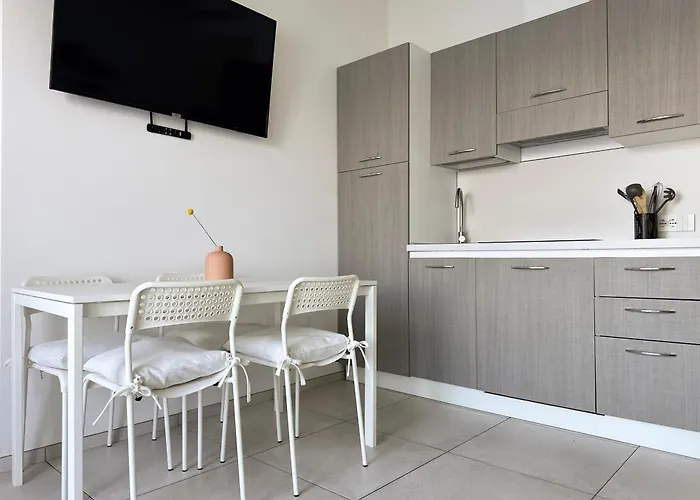 Aquavista - Panoramic Lakefront Penthouses With Pool * カステッレット・ソプラ・ティチーノ