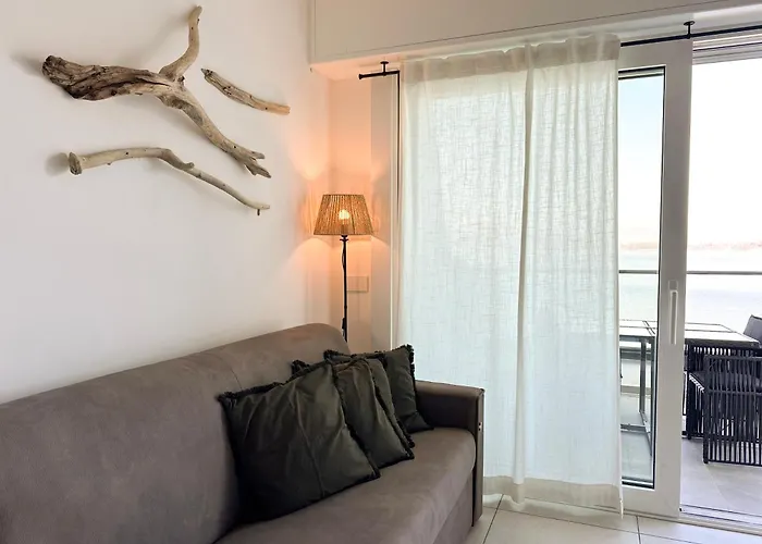 Aquavista - Panoramic Lakefront Penthouses With Pool