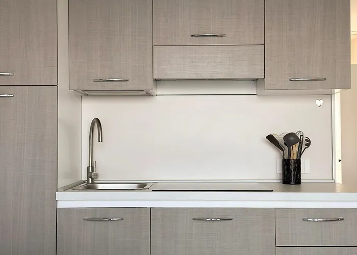 Aquavista - Panoramic Lakefront Penthouses With Pool *