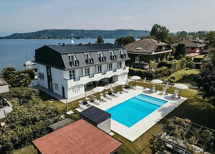 Aquavista - Panoramic Lakefront Penthouses With Pool Apartament