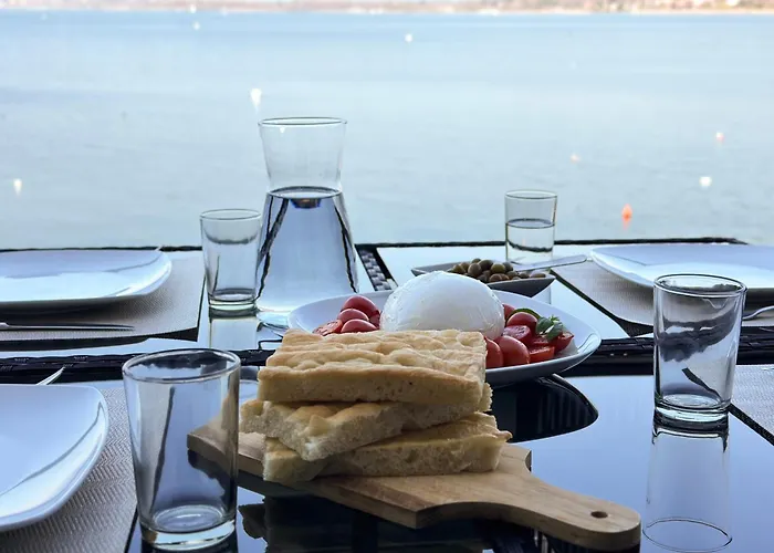 Aquavista - Panoramic Lakefront Penthouses With Pool *